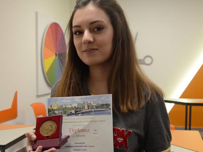 İpek Arslantaş matematikte dünya şampiyonu