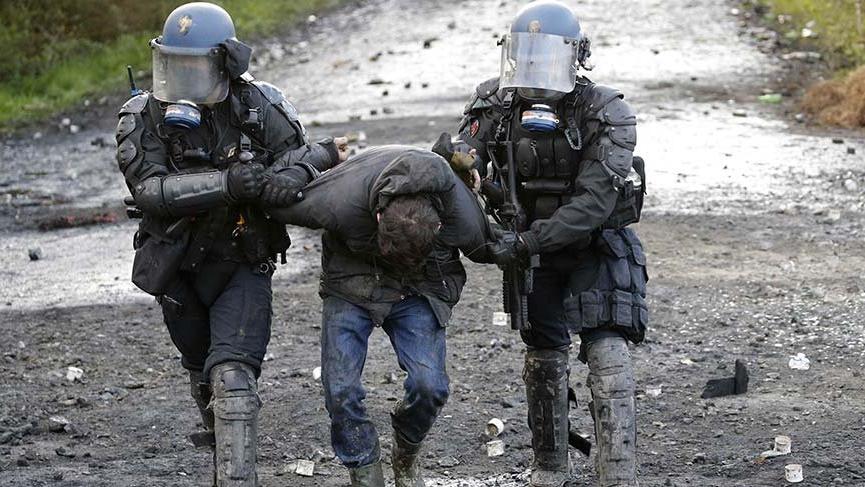 Fransa'da polis göstericilere sert müdahale etti