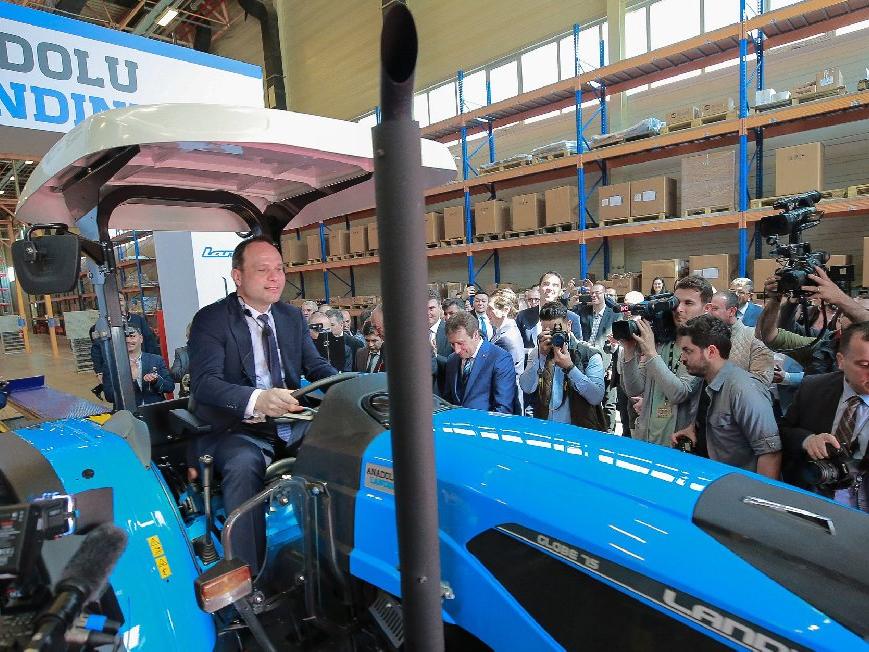 Anadolu Grubu yerli üretim yatırımlarına 'traktörle' devam ediyor!