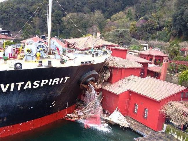 Yalıyı yıkan geminin sahibi 50 milyon dolarlık hacize itiraz etti: Yalı yıkıldı, arazisi değil