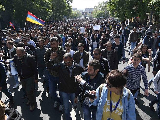Ermenistan'da Sarkisyan isyanı: Çok sayıda gözaltı
