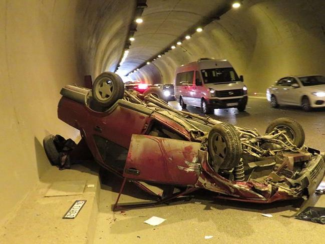 Tünelde zincirleme kaza; Araçlardan biri takla attı
