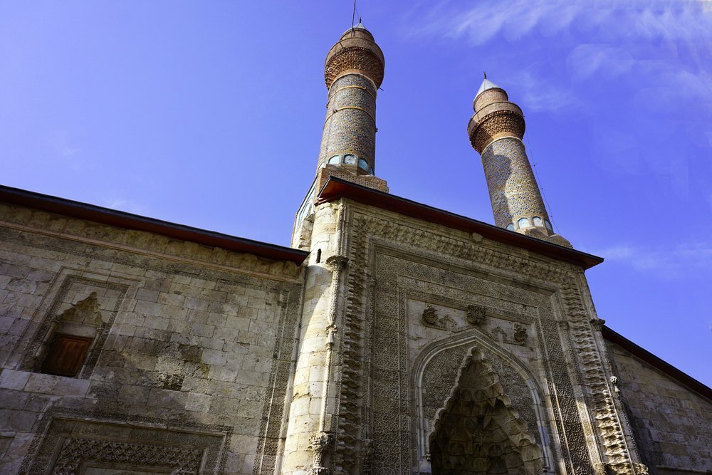 Çifte minareli medrese