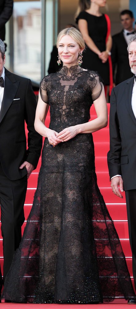 Cate Blanchet'ın üzerindeki elbise Armani Privee. Ünlü oyuncu bu tasarımı 2014'teki Golden Globe töreninde de giymişti...