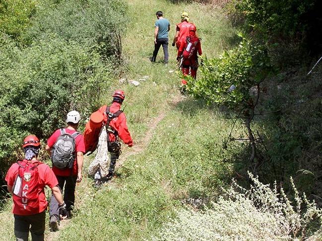 Muğla Fethiye'de uçurumda mahsur kalan tatilci kurtarıldı