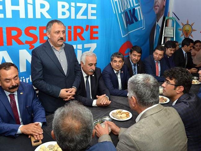 CHP İl Teşkilatı , AKP Seçim Bürosunu ziyaret etti