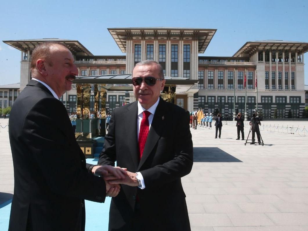 Dünya İsrail'e ateş püskürürken, ne yaptın Aliyev?