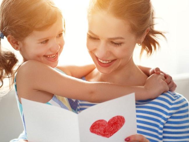 Dolu dolu Anneler günü mesajları: 2018 yılına özel yepyeni, farklı Anneler Günü resimli mesajları