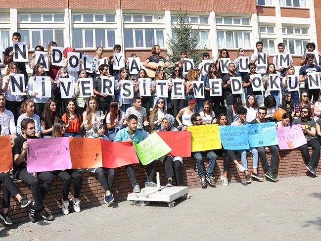 Anadolu Üniversitesi öğrencileri bölünmeyi protesto etti
