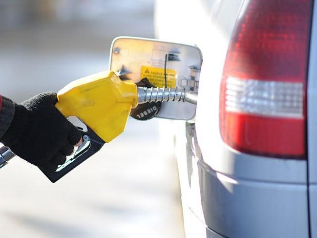 Dolar yükseldi, ABD petrolü uçtu benzine zam bekleniyor