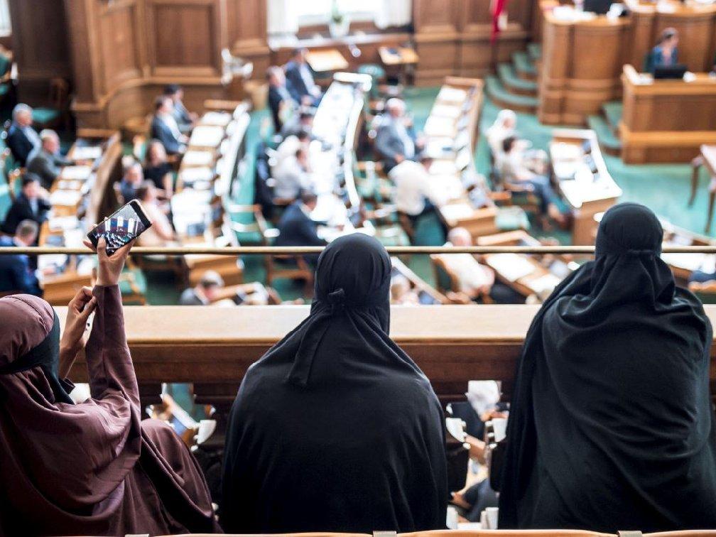 Danimarka'da tartışma yaratan yasak: Burka yasaklandı