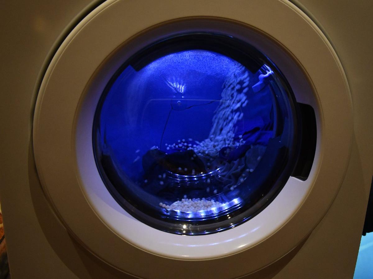 Çamaşır yıkamadan önce makinenin içine karabiber döktüğünüzde bakın ne oluyor?