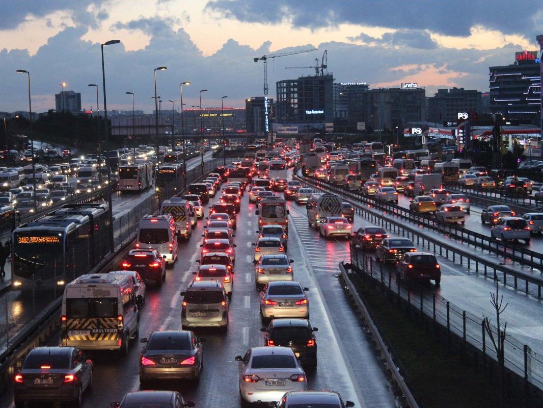 İBB açıkladı, İstanbul'da trafik yoğunluğu düşmüş!
