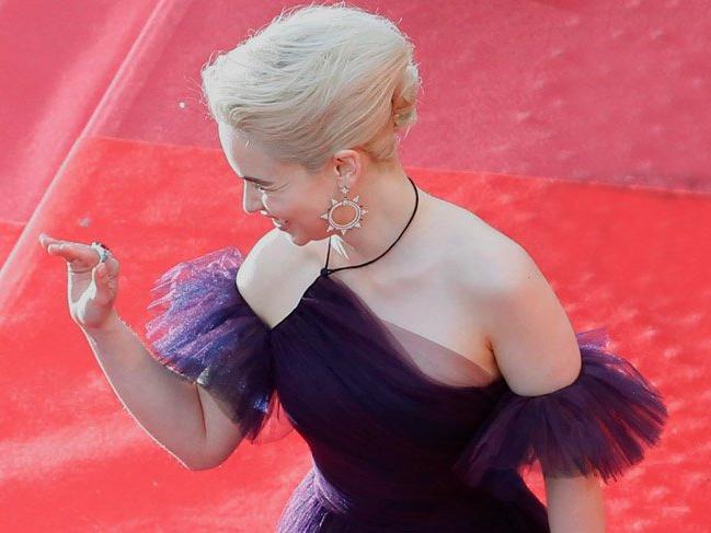 Emilia Clarke'ın 250 beklediği Cannes kıyafeti