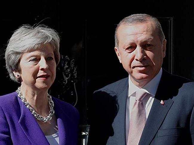 Cumhurbaşkanı Erdoğan İngiltere'de May'le buluştu