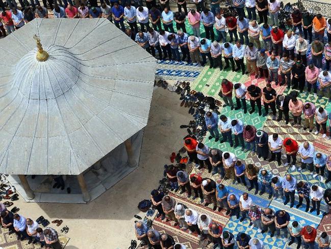 Ramazanın ilk cumasında camiler doldu taştı