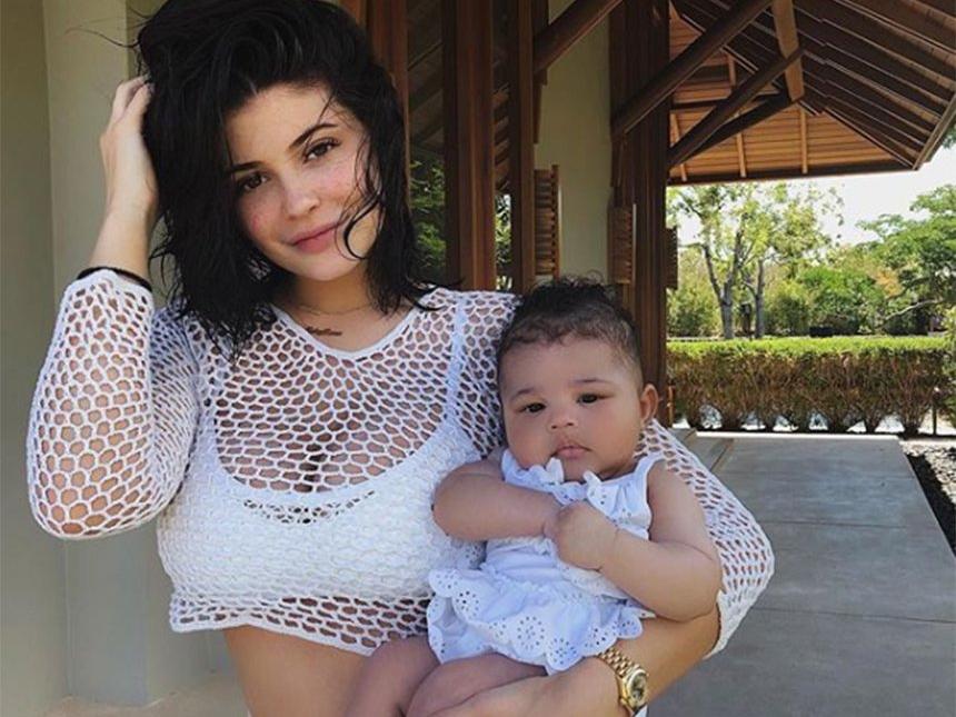 Ünlü yıldızla ilgili şok iddia... Bebeğinin gerçek babası...