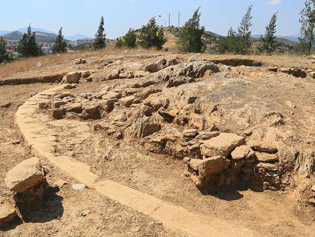 Milas'ta elips şeklinde tarihi bir yapı bulundu