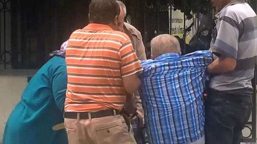 Manisa'da maaşını çekmek isteyen yaşlı adam yürekleri burktu