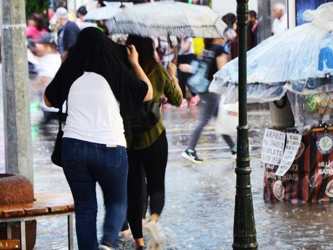 Marmara'da sıcaklıklar düşüyor! Meteoroloji'den sağanak yağış uyarısı