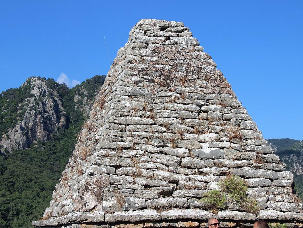 Yıllarca türbe sanılan yer Yunan boksör Diagoras'ın mezarı çıktı