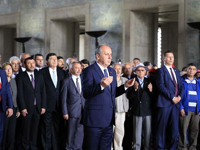 Muharrem İnce'den Anıtkabir'de Atatürk'e dua