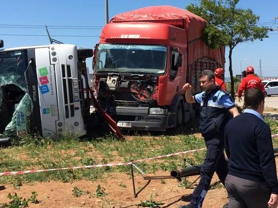Balıkesir'de feci kaza: 19 yaralı