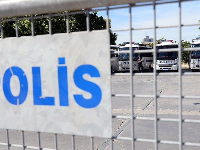 Taksim'de Gezi Parkı boşaltıldı, yollar kapatıldı