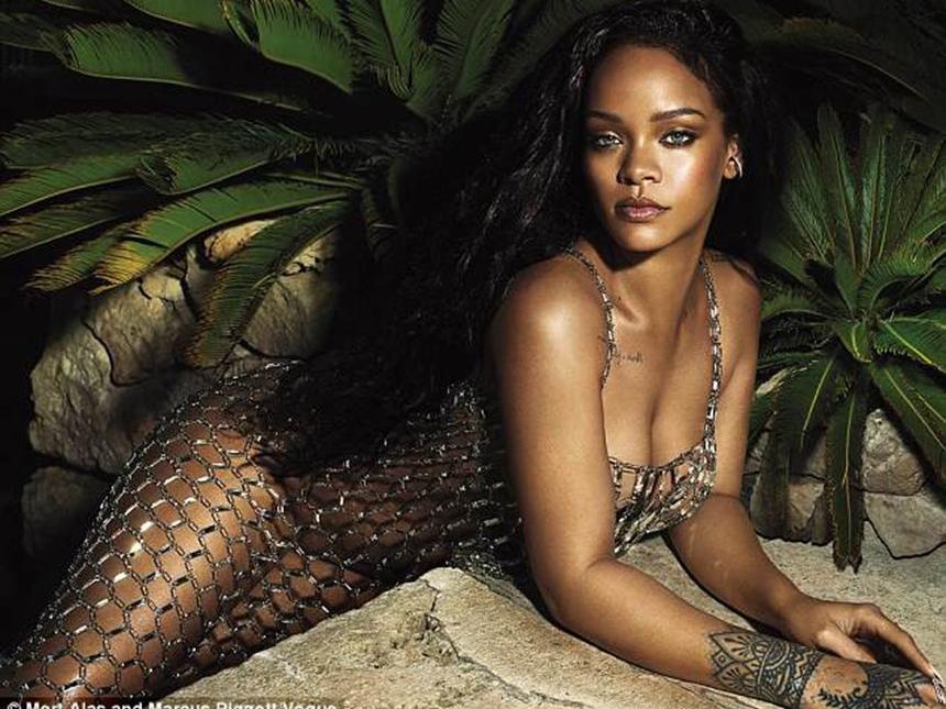 Rihanna'dan 'bebek' sinyali!