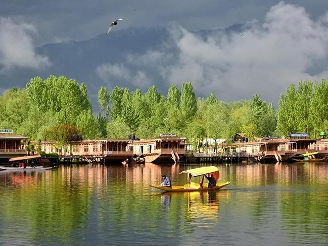 Kaşmir'in yazlık başkenti Srinagar