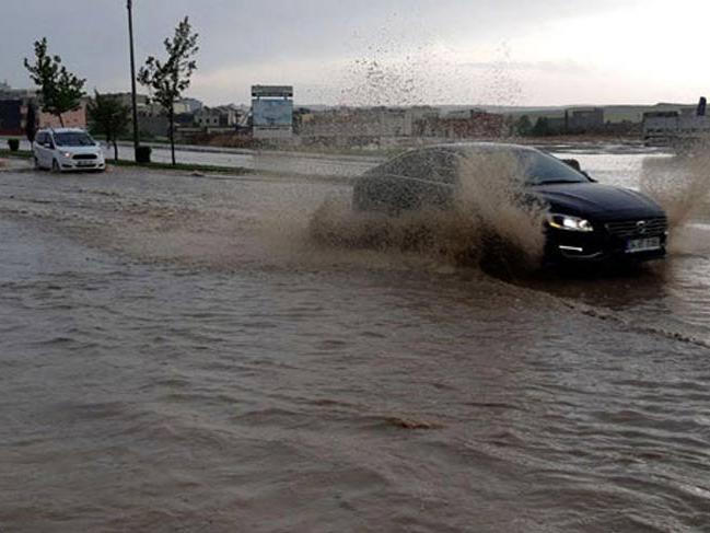 Sadece Ankara değil, Diyarbakır-Mardin karayolu da sular altında kaldı