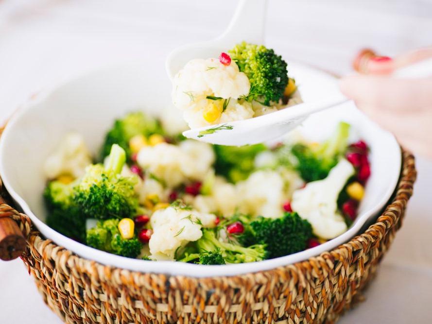 Karnabahar salatası tarifi: Lezzetli ve hafif karnabahar salatası nasıl yapılır?