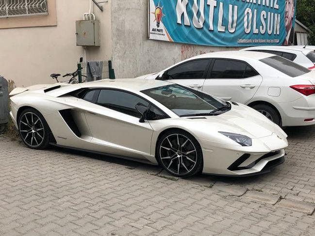 Kenan Sofuoğlu parti toplantısına Lamborghini ile gitti