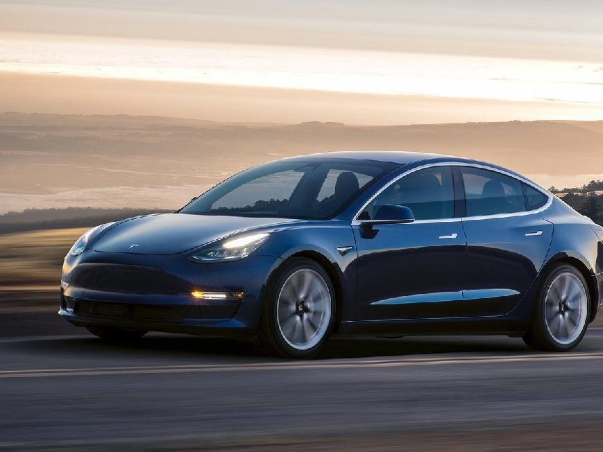 Tesla Model 3'ün üretimini durdurdu!