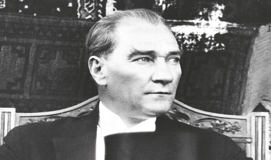 Atatürk’ün geleceği doğru tahmin etmesinin nedeni geçmişi çok iyi bilmesidir. 