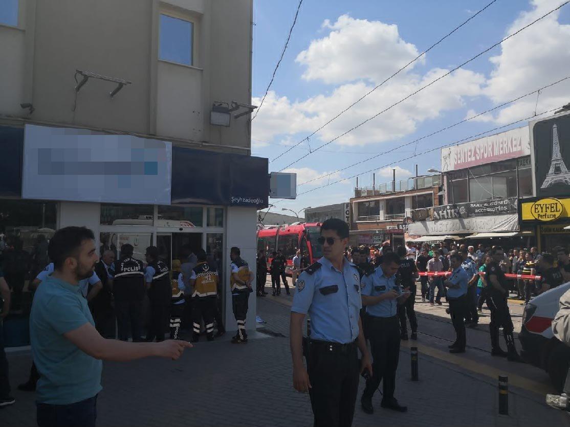 Bursa'da telefon bayisinde çatışma: Bir ölü, iki yaralı