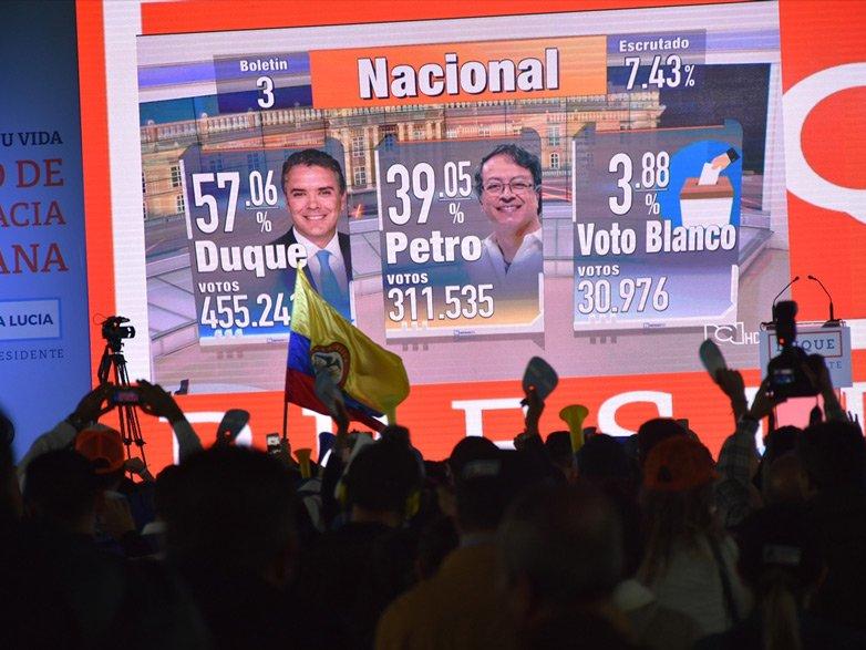 Kolombiya devlet başkanını seçti