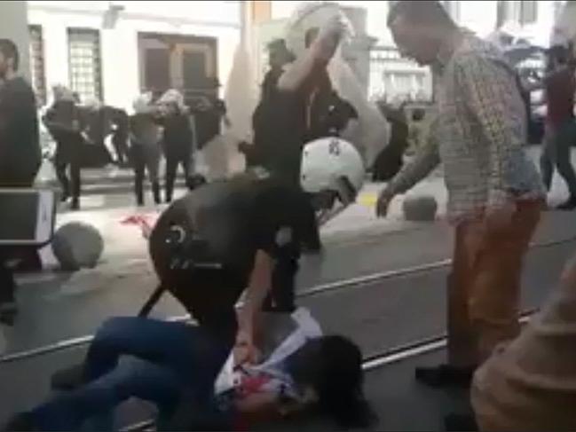 Polis'ten öğrencilere önce gözaltı sonra şiddet