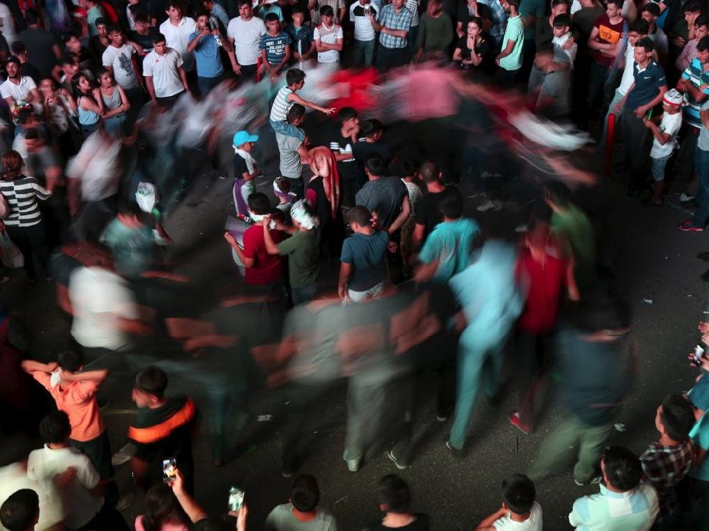 Reuters görüntüledi... HDP'den sevinç halayı