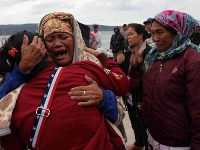 Endonezya'da facia: En az 128 kişi kayıp...