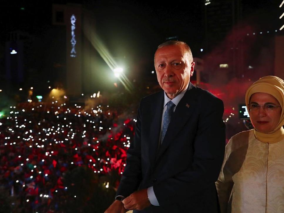 Pakistan Cumhurbaşkanı'ndan Erdoğan'a tebrik telefonu
