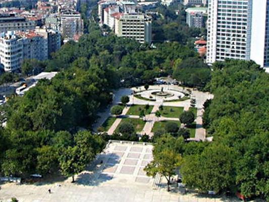 Gezi Parkı'ndaki 1361 ağacın bilgilerini topladılar