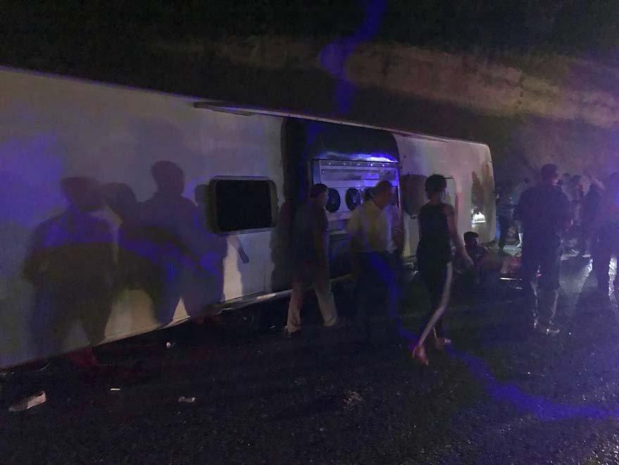 Karaman'da yolcu otobüsü devrildi: 3 ölü, 47 yaralı