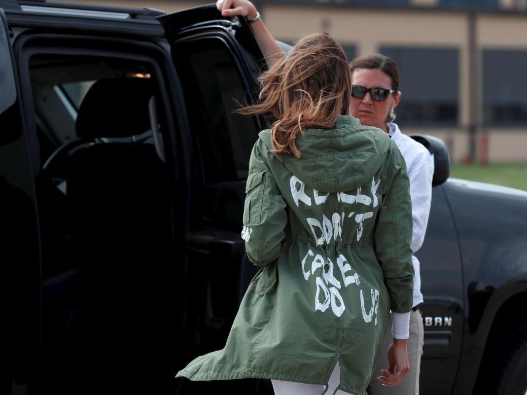 Melania Trump'ın giydiği 'Gerçekten umursamıyorum, ya sen' yazılı ceket ortalığı karıştırdı