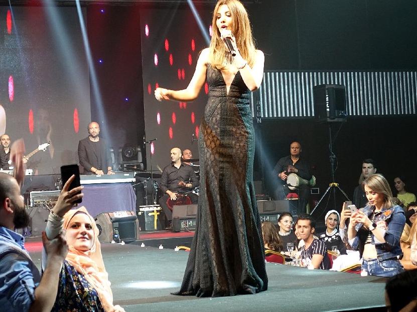 Lübnanlı sanatçı Nancy Ajram konser verdi