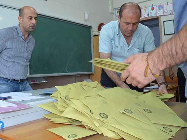 Düzce'de AKP itiraz etti, geçersiz oylar yeniden sayılıyor