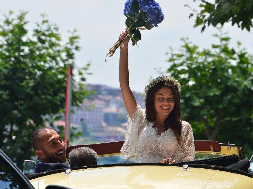 Volkan Babacan ve eşi Hilal Özdemir, düğün öncesi Boğaz'da tur attı