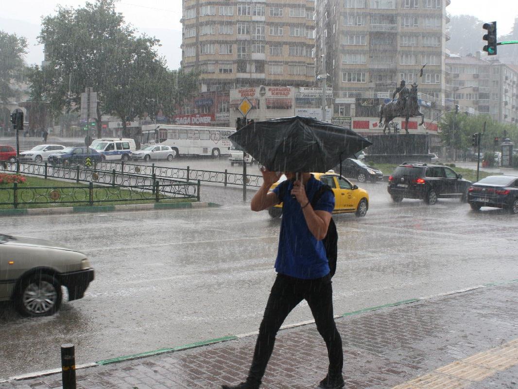 Meteoroloji'den İstanbullulara gök gürültülü sağanak yağış uyarısı!
