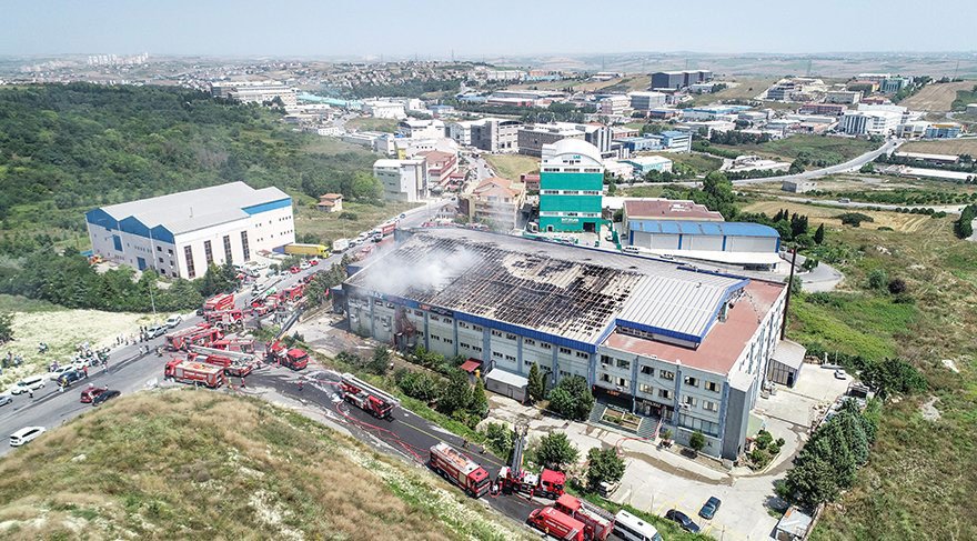 Yılbaşından bu yana Türkiye çapındaki 71 yangından 30’unu fabrikalar oluşturdu. En son Hadımköy Atatürk Organize Sanayi Sitesi’nde 250 kişinin bulunduğu bu üç katlı tekstil fabrikası yandı.