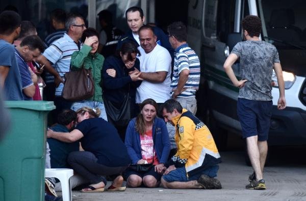 Tren kazası sonrası cenazesini teşhis edenler gözyaşlarına boğuldu